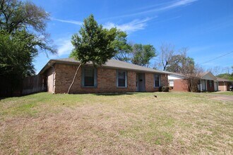 Building Photo - Beautiful 3 Bed 2 Bath Home in Tyler's Azalea District