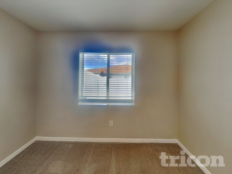 Building Photo - 27909 Breakers Dr