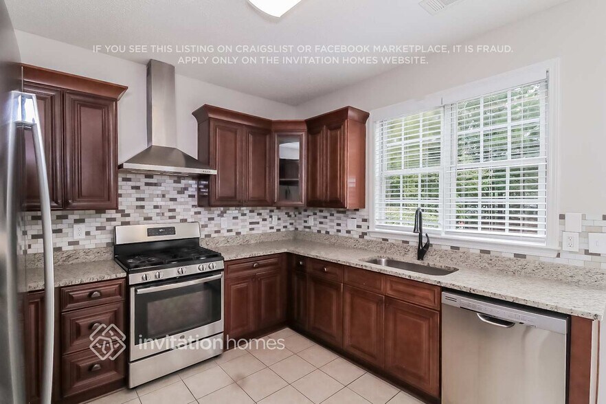 Building Photo - 133 Wallnut Hall Cir