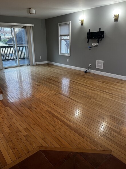 Building Photo - 280 S Boulevard