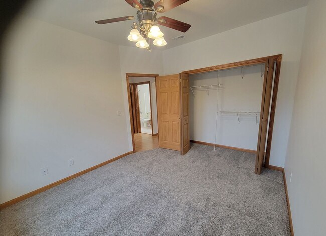 Building Photo - Beautiful 2BR/2BA Luxury Condo