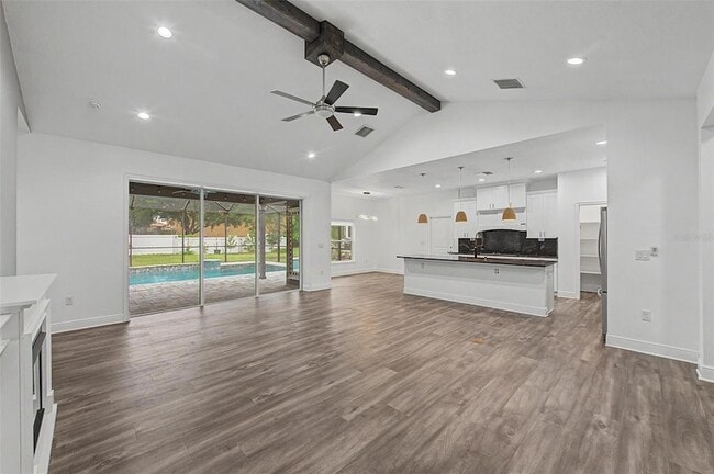 Building Photo - 606 Royal Crest Dr