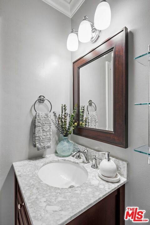 Building Photo - 15434 Sutton St