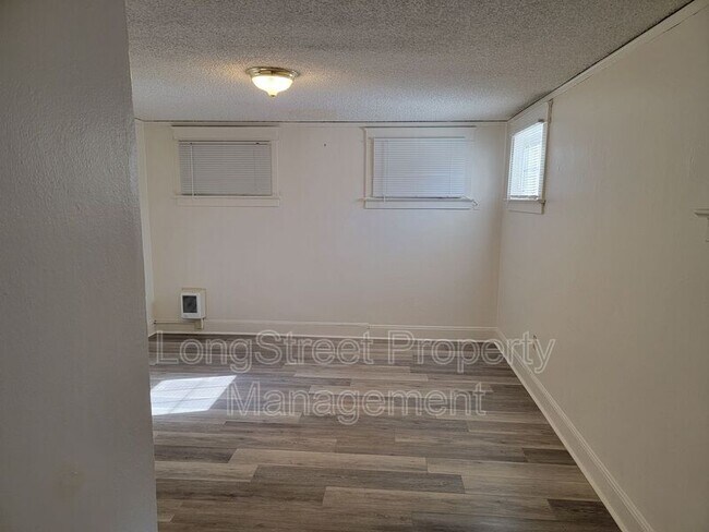 Building Photo - 1745 NW Jackson Ave
