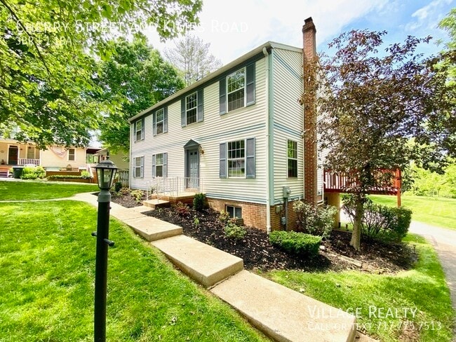 Building Photo - 225 Cherry St