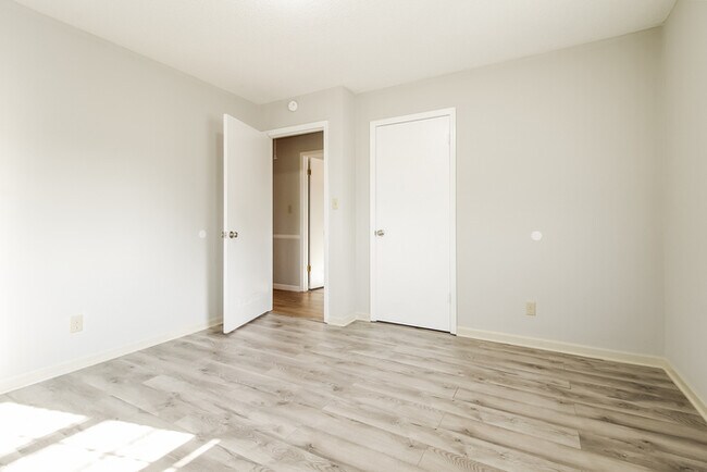 Building Photo - 151 Twin Creek Dr