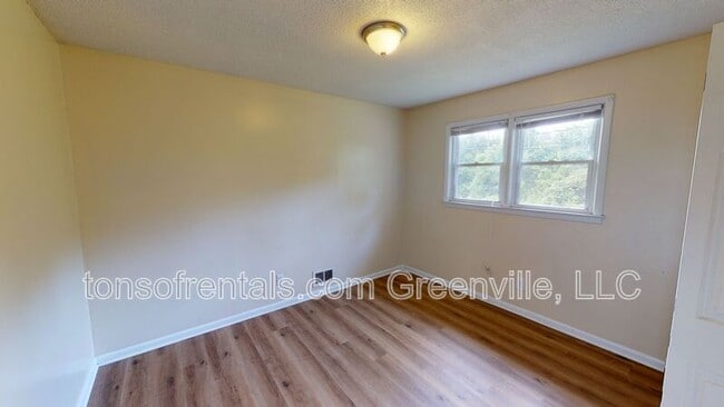 Building Photo - 1427 Grant Cir