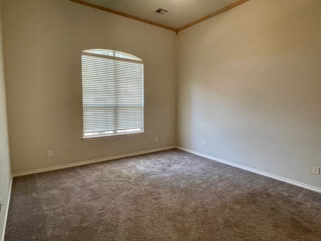 Building Photo - Great 3 Bed 2 Bath in a Gated Neighborhood!!