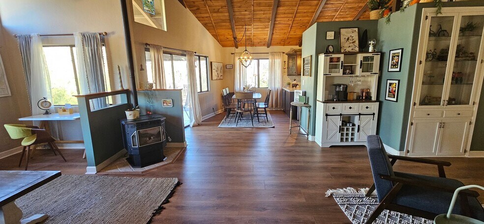 Primary Photo - 37 Oak Pl