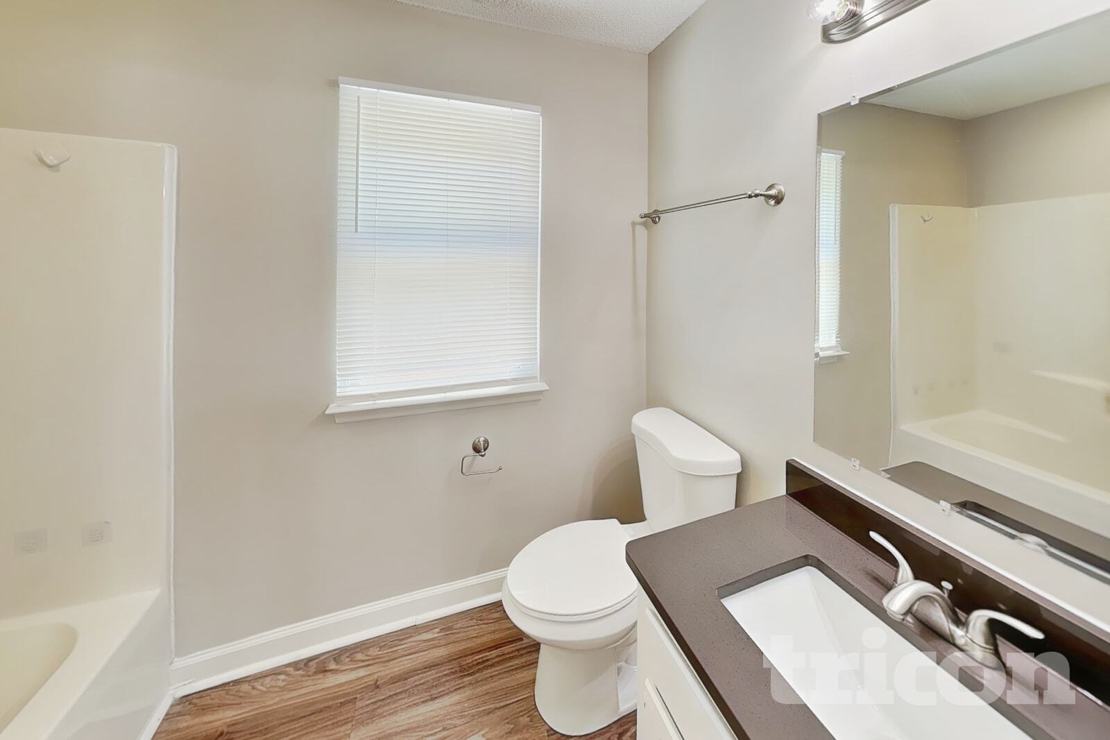 Building Photo - 809 Valley Creek Dr
