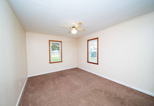 Building Photo - 138 Oak Ln