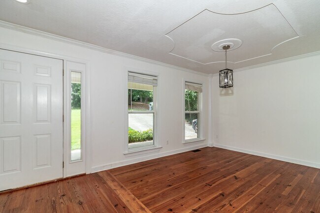 Building Photo - Beautiful 3 bedroom, in-law plan, Family Home in Martinez!  Walk to school!