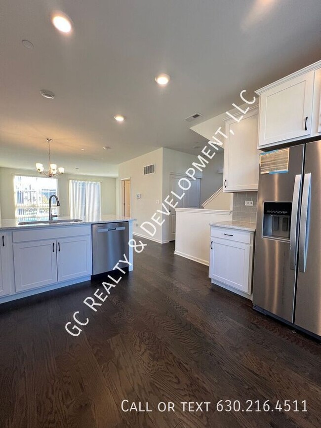 Building Photo - 2217 Parkside Dr