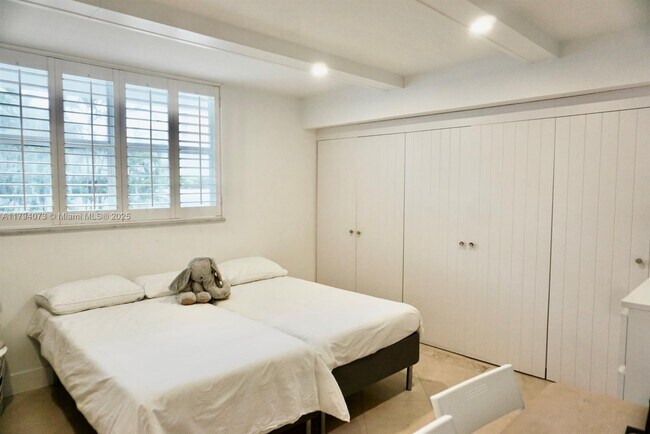Building Photo - 605 Ocean Dr