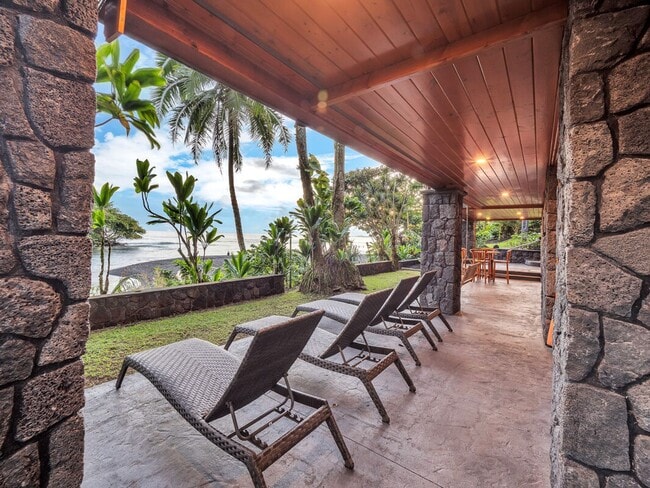 Building Photo - Oceanfront Estate: The Honolii Hale