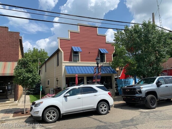 Building Photo - 457 Mill St