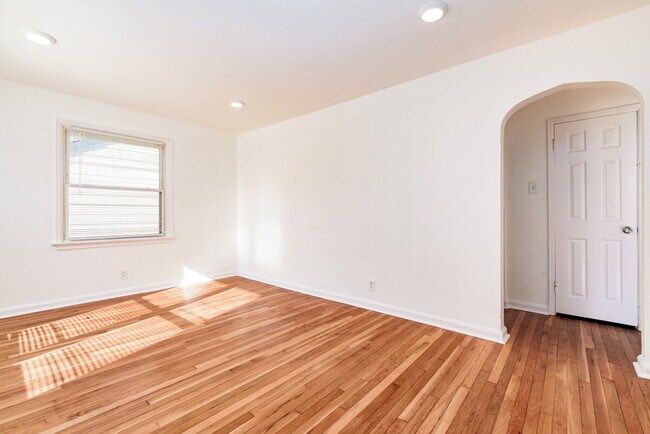 Building Photo - 9429 Harold Dr