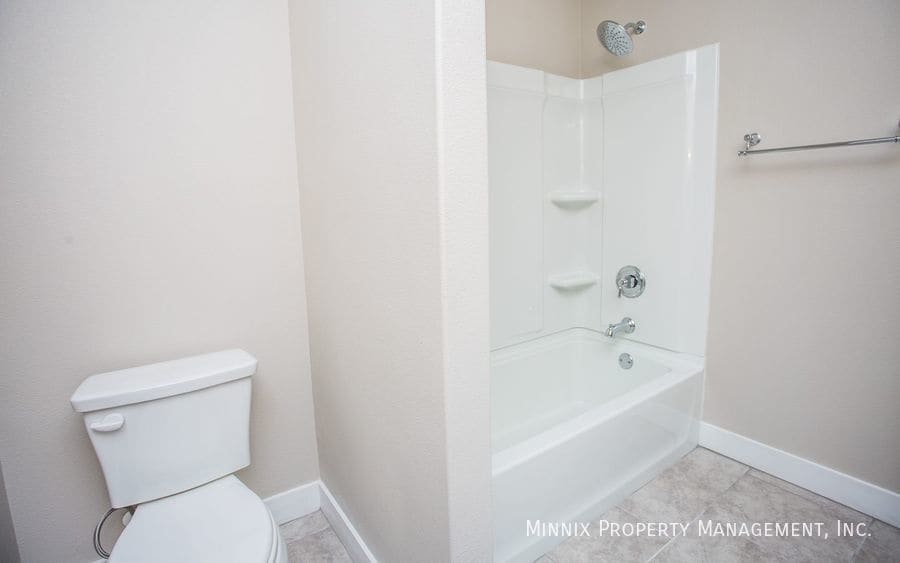 Building Photo - 10408 Winfield Ave