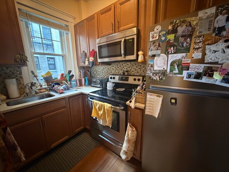 Building Photo - 313 Allston St