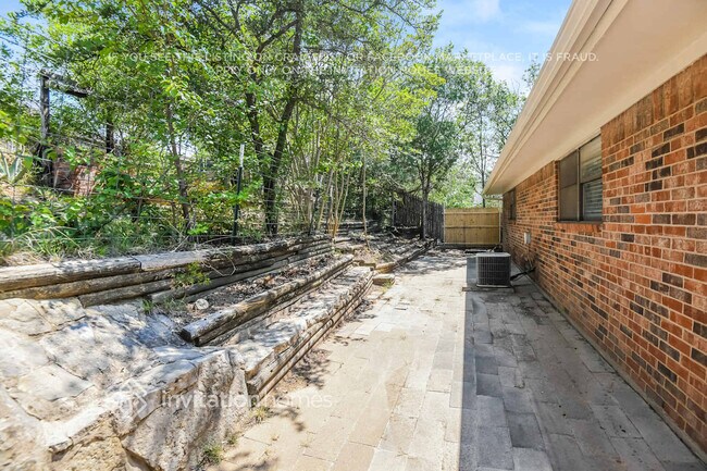 Building Photo - 101 Roselawn Dr