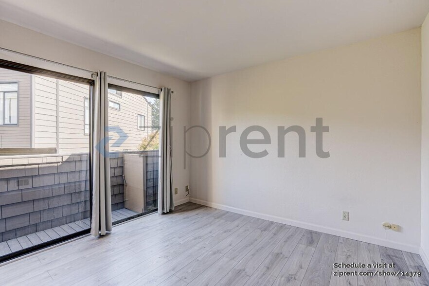 Building Photo - Unit