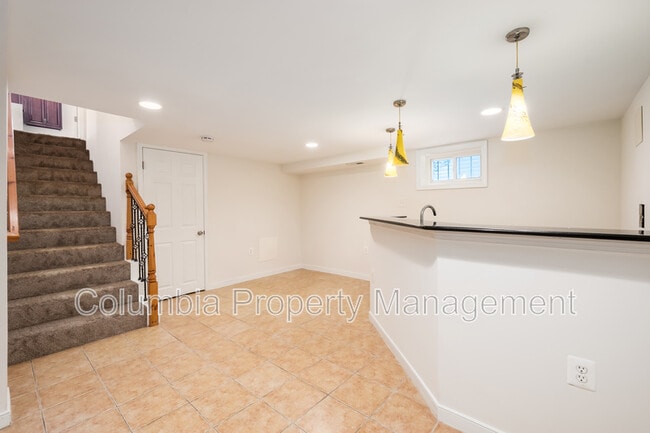 Building Photo - 2421 Franklin St NE