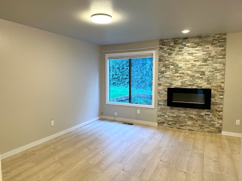 Building Photo - 12713 NE 83rd Ct