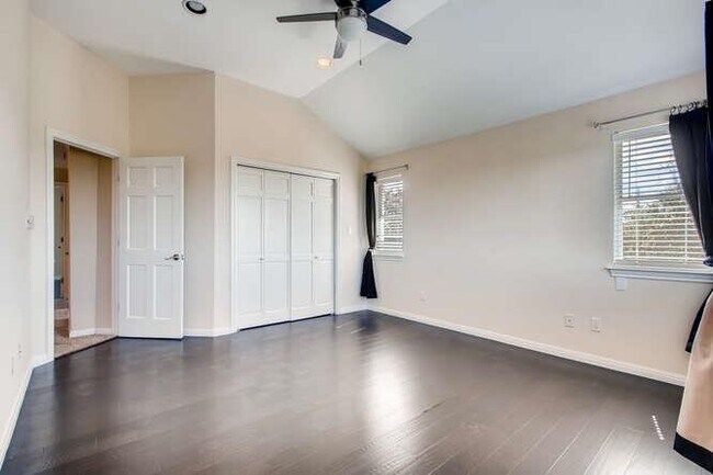 Building Photo - 400 Canyon Rim Dr