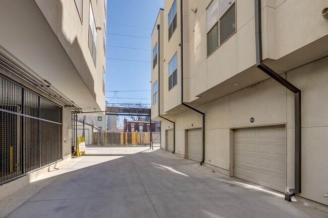 Building Photo - 2426 Welton St