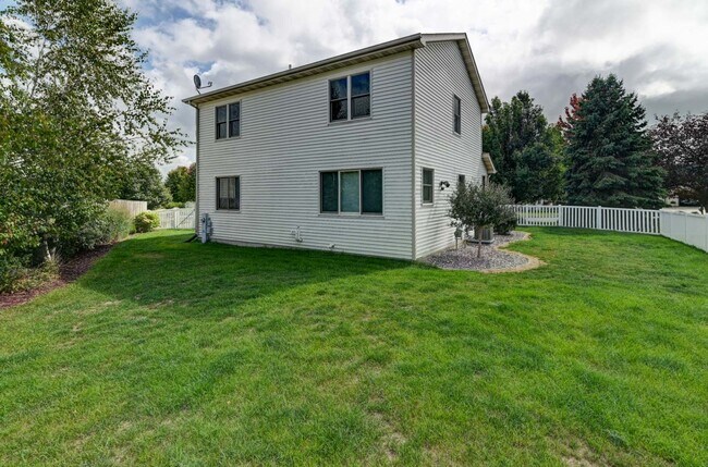 Building Photo - 1398 Prairie Rose Dr