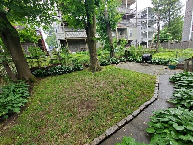 Building Photo - 11 Juliette St