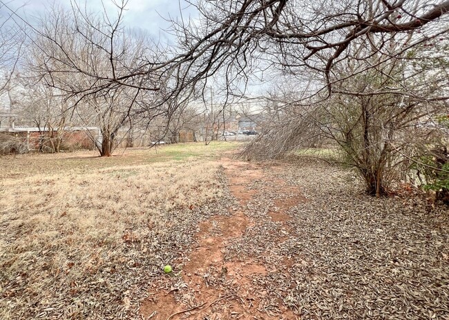Building Photo - Charming Home Near 15th & Boulevard