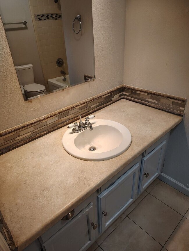 Building Photo - Duplex for Lease in Midwest City May