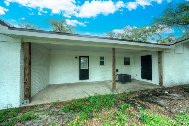 Building Photo - FRESHLY RENOVATED 2 Bed apartment in Lynn ...
