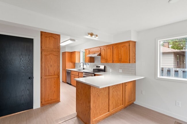 Building Photo - 2521 W Sanson Ave