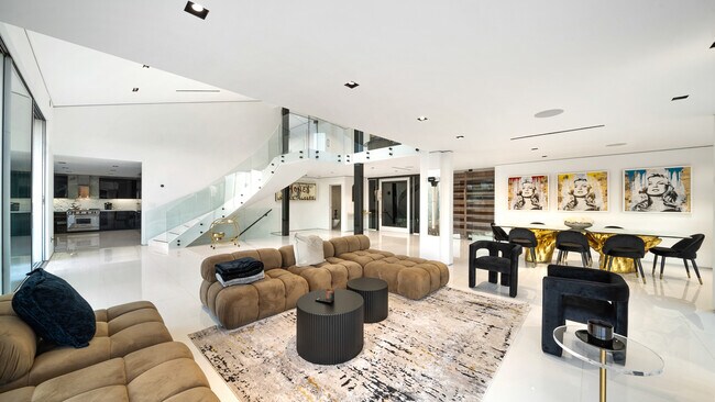 Building Photo - 1623 Viewmont Dr