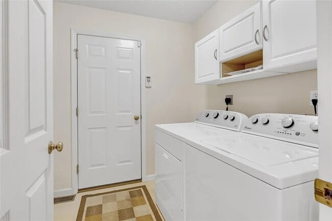 Building Photo - 533 Donna Marie Dr