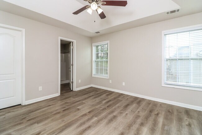 Building Photo - 5701 Castlebrook Dr