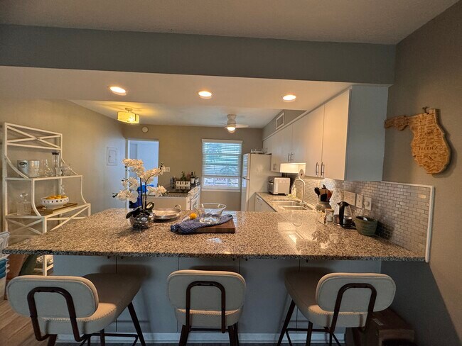 Building Photo - 33 S Gulfstream Ave