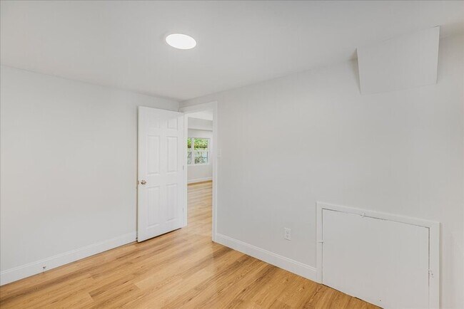 Building Photo - 57 Greenvale Rd