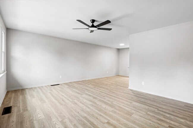 Building Photo - 105 Sumpter Dr