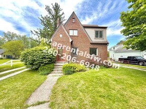 Building Photo - 2 Bedroom House