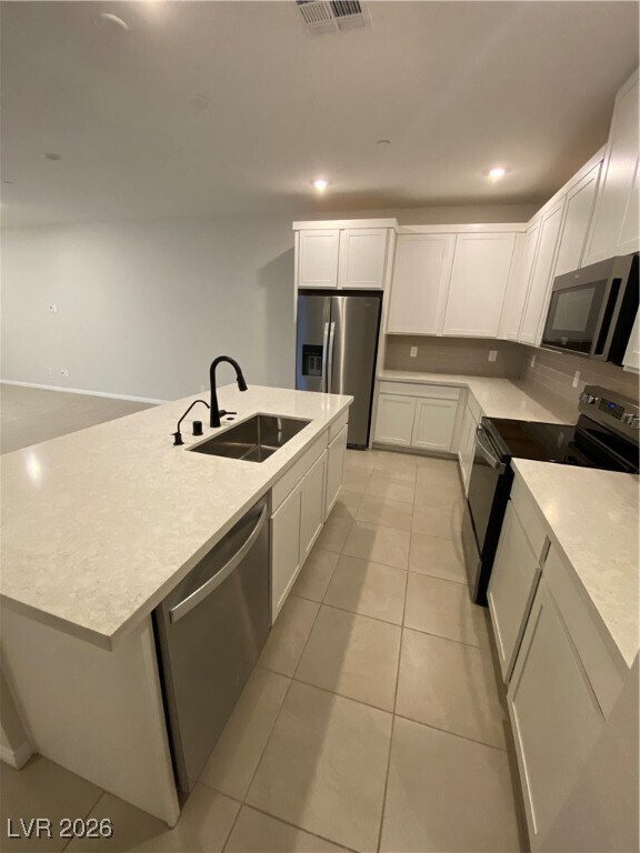 Building Photo - 828 Royal Beekman St