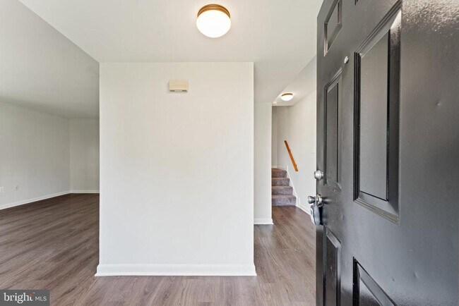 Building Photo - 15001 Cherrydale Dr