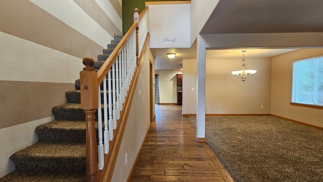 Building Photo - Large 4 Bed pet friendly Home in Yelm avai...