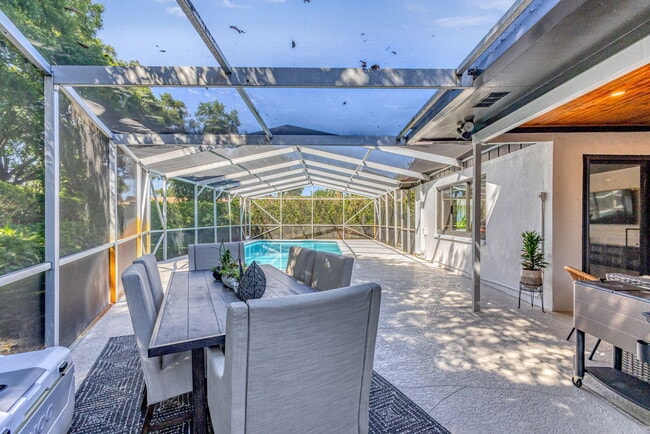 Building Photo - 932 Evergreen Dr