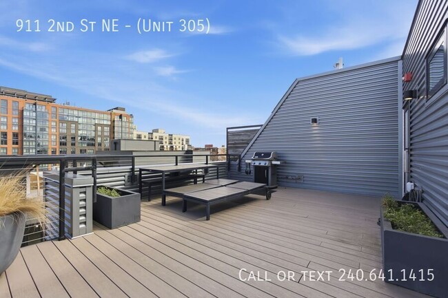 Building Photo - 911 2nd St NE