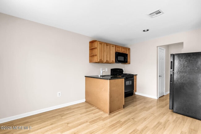 Building Photo - 209 Bay Ave