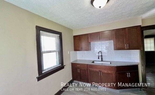 Building Photo - 11100 Lincoln Ave