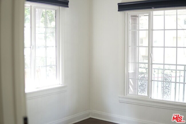 Building Photo - 1016 Palm Ave